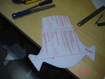 DSC01126.JPG (147.12 KiB) Visto 38727 veces Aqui ya la tenemos cortada,tambien tenemos la forma ,pero falta la terminacion.