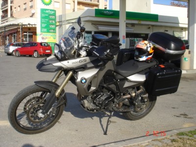 DSC01206.JPG (184.11 KiB) Visto 33006 veces La f 800 gs con sus maletas , protectores + bolsa de deposito
