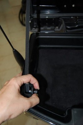 asiento_04.JPG (21.53 KiB) Visto 32489 veces Se puede hacer con la mano, una vez que se quite se desengancha la correa de sujeción.
